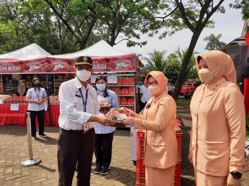 Pasar Mitra Tani (PMT) Provinsi Kalimantan Barat (Kalbar) binaan Kementerian Pertanian menyelenggarakan Gelar Pangan Murah (GPM) pada Rabu (13/4/2022).