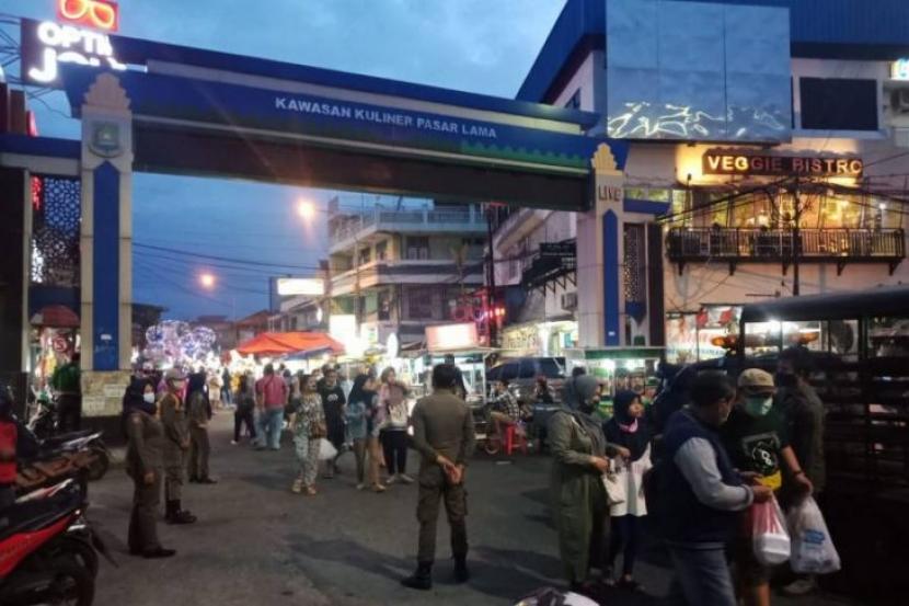 Pemkot Tangerang Tes Cepat Antigen di Pasar Tradisional. Pasar Poris di Kota Tangerang, Banten.