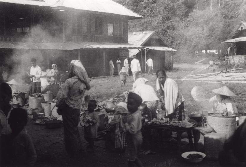 Pasar suku di wilayah suku Rejang, bengkulu, tahun 1941