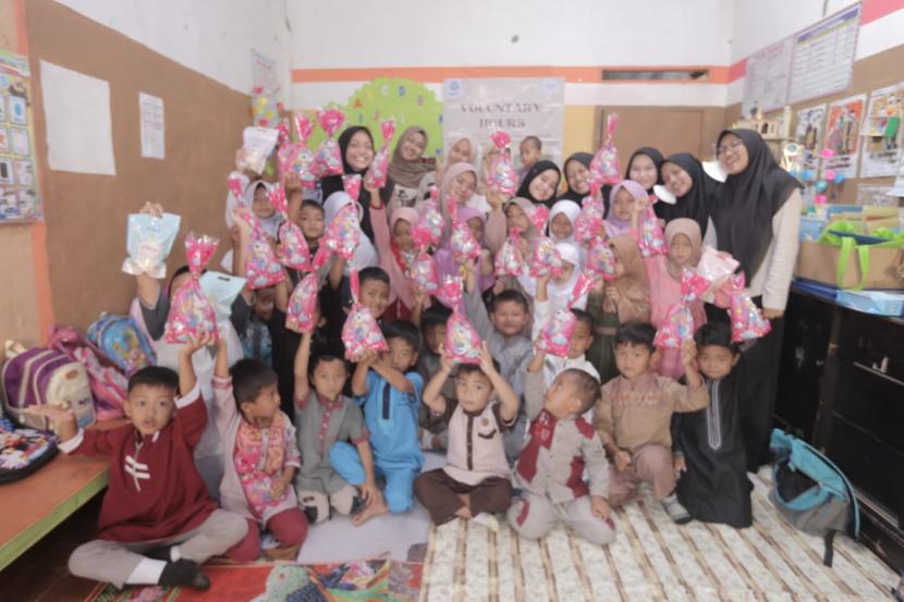 Pasca kegiatan penilaian akhir tahun, santri Nurul Fikri Boarding School Bogor melaksanakan kegiatan Voluntary Hours (VH). Kegiatan yang merupakan bagian dari program Bina Pribadi Islam (BPI) mengusung tema, 