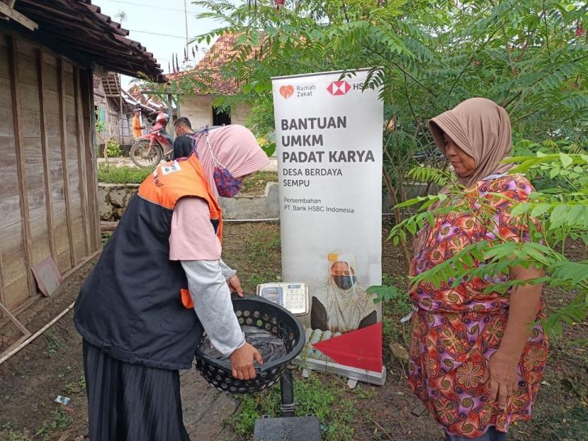 Pasca-panen 3 bulan pada siklus ketiga, berikutnya Badan Usaha Milik Masyarakat (BUMMas) Tunas Karya yang merupakan member binaan Rumah Zakat dan PT. Bank HSBC Indonesia kembali melakukan panen ikan lele untuk periode keempat.