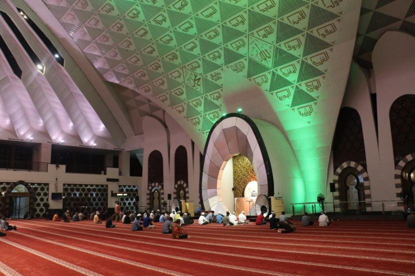 Pasca terpilihnya Masjid Raya Sumatera Barat sebagai satu dari tujuh masjid di dunia yang memenangkan penghargaan Abdullatif Al Fozan Award atau AFAMA, Gubernur Sumbar Buya Mahyeldi mengintruksikan kepada OPD terkait agar meningkatkan pelayanan dan fasilitas yang ada di masjid kebanggaan Sumbar tersebut.