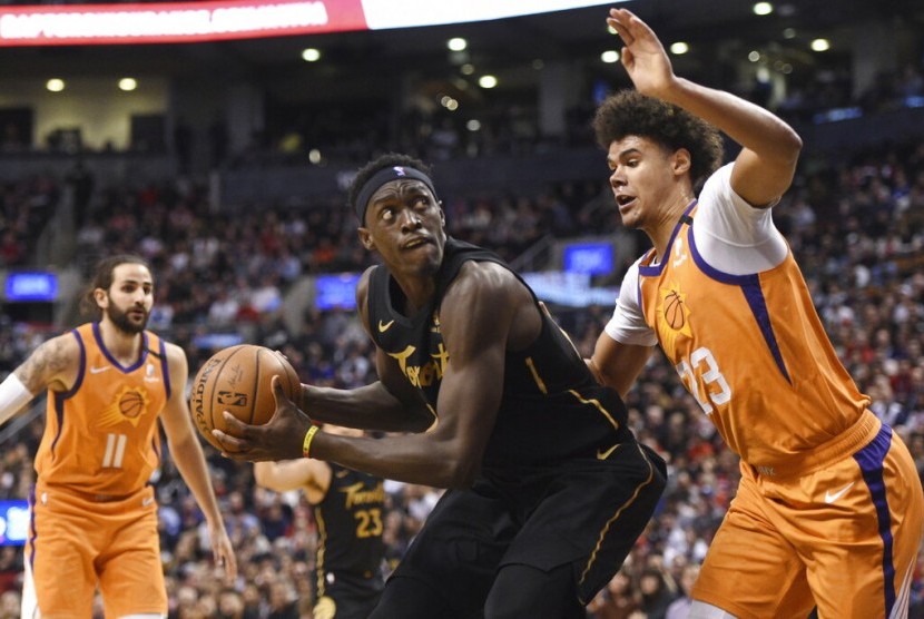Pascal Siakam mencetak 37 angka saat juara bertahan NBA Toronto Raptors memenangi pertandingan ke-16 dari 17 laga terakhir dengan kemenangan 118-101 atas Phoenix Suns, Jumat waktu setempat (Sabtu WIB).