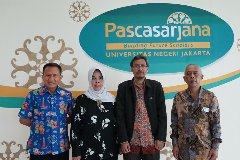 Pascasarjana Universitas Negeri Jakarta (UNJ) kembali menjadi tuan rumah penyelenggaraan konferensi internasional, International Conference on Humanities, Education, and Social Sciences (ICHEdS).