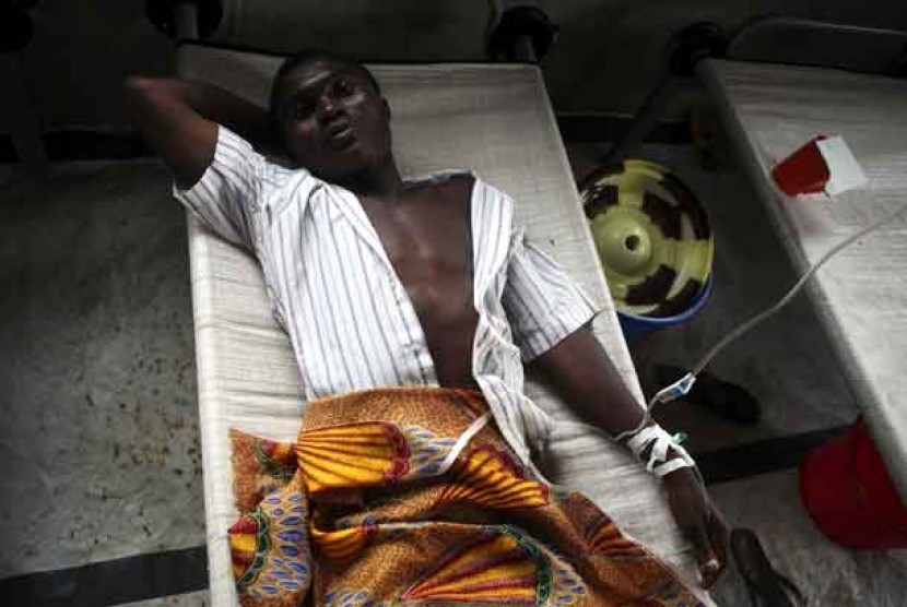   Pasien kolera tengah mendapatkan perawatan di kota Freetown, Sierra Leone. Ilustrasi)