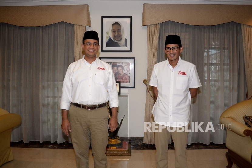 Paslon cagub dan cawagub DKI Jakarta Anies Baswedan-Sandiaga Uno saat berkunjung di kediaman presiden ke-3 BJ Habibie, Jakarta, Kamis (26/1). 