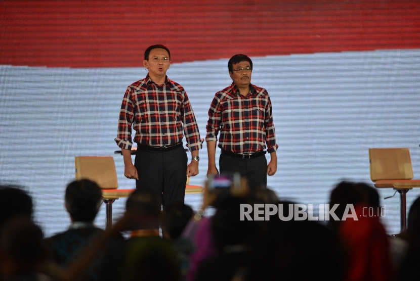 Paslon Cagub dan Cawagub DKI Jakarta nomor urut 2 Ahok-Djarot mengikuti final debat pasangan calon di Jakarta, Jumat (10/2)