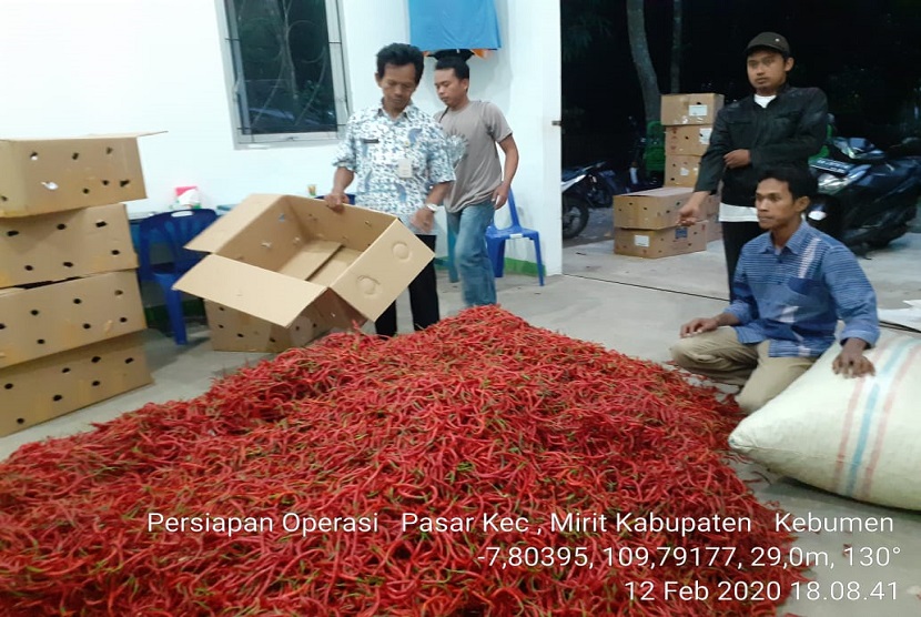  Neraca Perdagangan November Surplus 2,61 Miliar Dolar AS. Foto ilustrasi: Pasokan cabai merah (ilustrasi). Kebutuhan konsumsi nasional untuk cabai besar mencapai 254.670 ton. Sementara produksi sebesar 281.712 ton atau surplus sebesar 27.042 ton. 