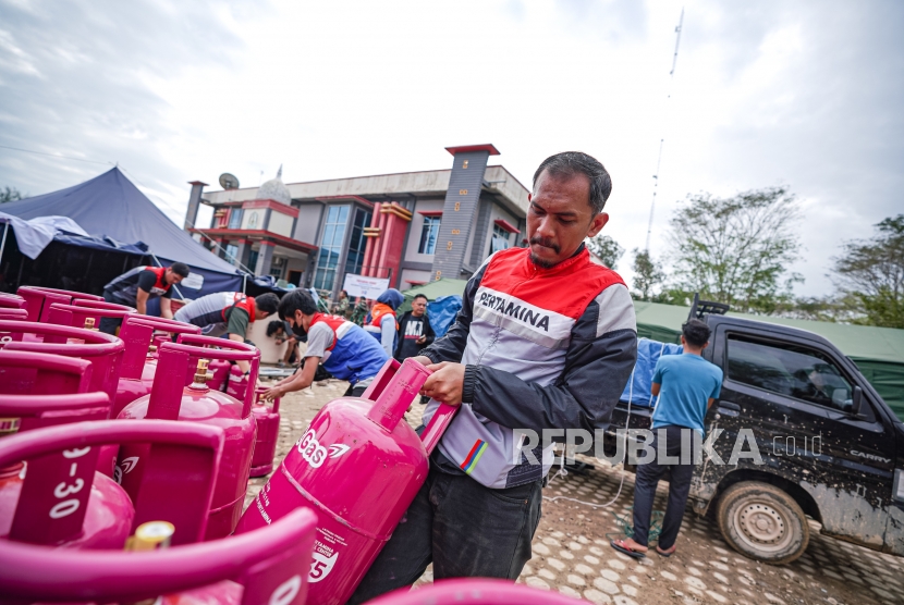 Pertamina Patra Niaga Salurkan 983 Tabung LPG untuk Dukung Dapur Umum Korban Banjir di Sumatera