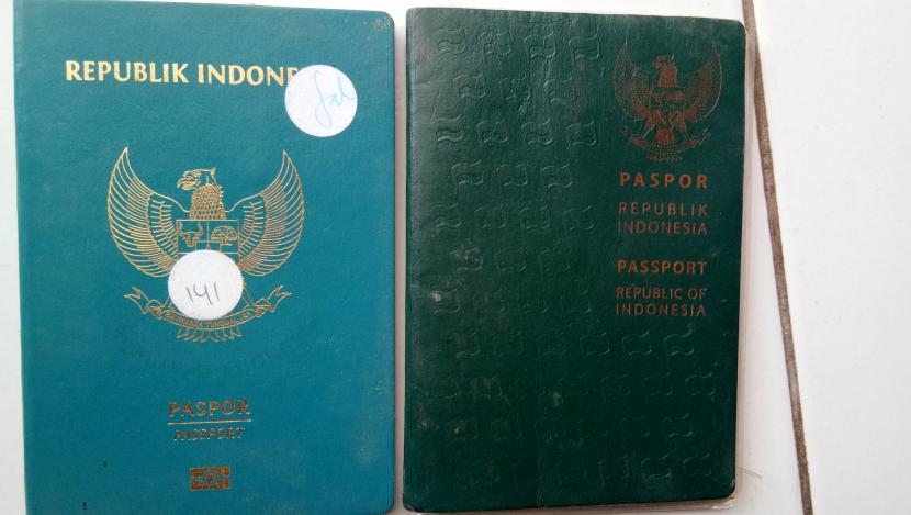Paspor keluaran Ditjen Imigrasi Kemenkumham yang kini 10 tahun dari sebelumnya lima tahun.