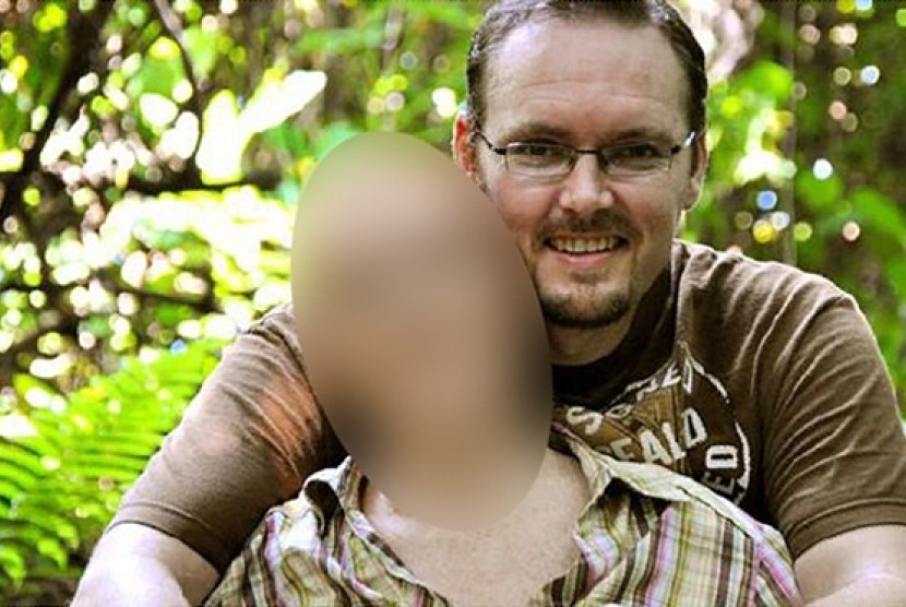 Pastur Dawid Volmer dari Australia Barat diganjar 10 tahun penjara karena memperkosa gadis di bawah umur.