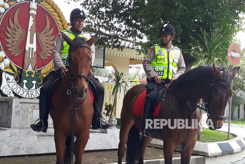 Pasukan Berkuda Polda DIY siap.mengamankan liburan akhir tahun di sepanjang Malioboro Yogyakarta, kata Kepala Unit Satwa Polda DIY AKP Adi Purnomo di Kepatihan Yogyakarta Rabu (13/12).