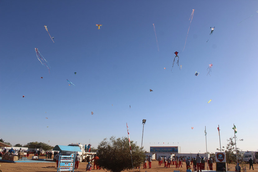 [Ilustrasi] Pasukan Garuda yang bertugas sebagai Pasukan Penjaga Perdamaian PBB menggelar acara Festival Layang-Layang di Garuda Camp, Darfur, Sudan.