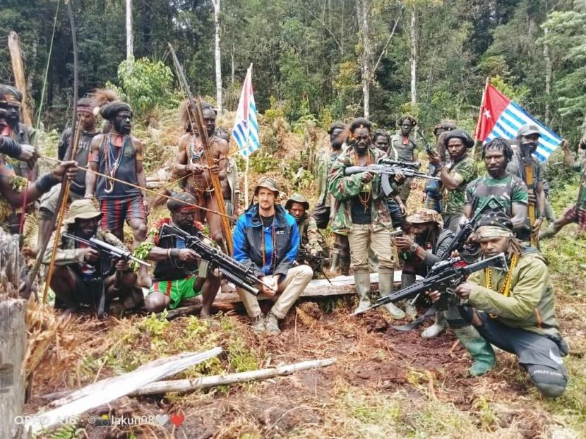 Pasukan kelompok separatis teroris (KST) Papua menyandera pilot Susi Air Capt Philip Mark Mehrtens.