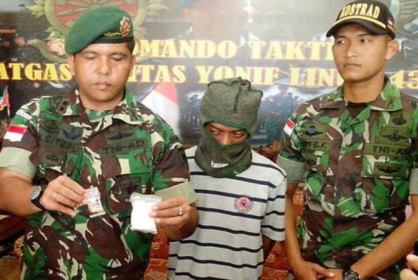 pasukan Kostrad tangkap WN Malaysia yang membawa sabu