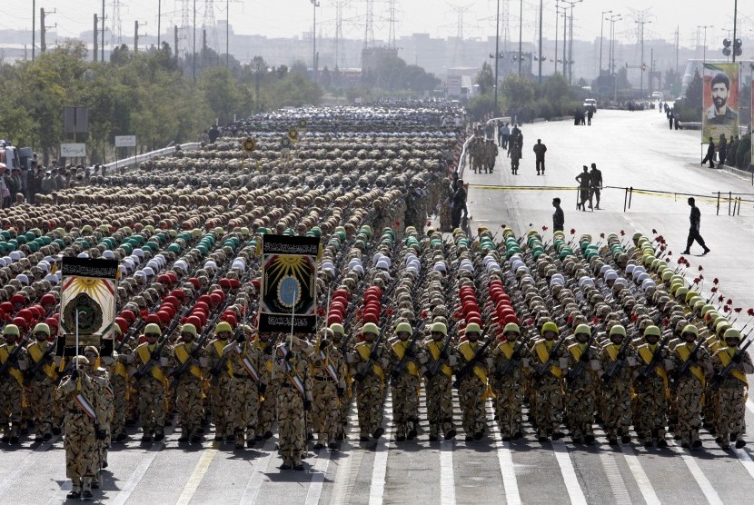 Embargo senjata terhadap Iran akan dijadwalkan berakhir Oktober mendatang. Pasukan militer Iran ilustrasi.