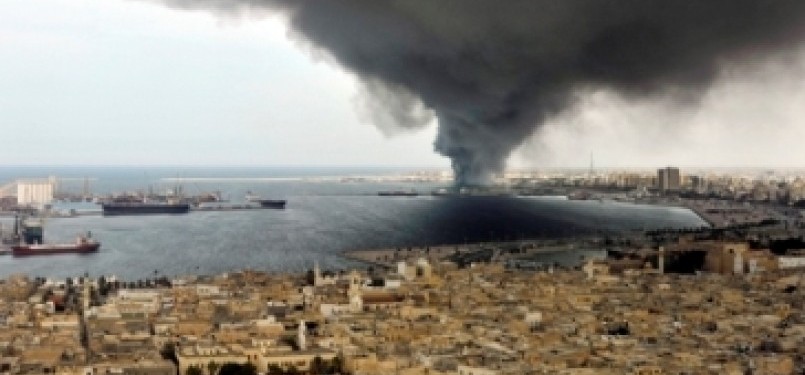 Pasukan oposisi berjuang di kampung halaman Qaddafi, Sirte.