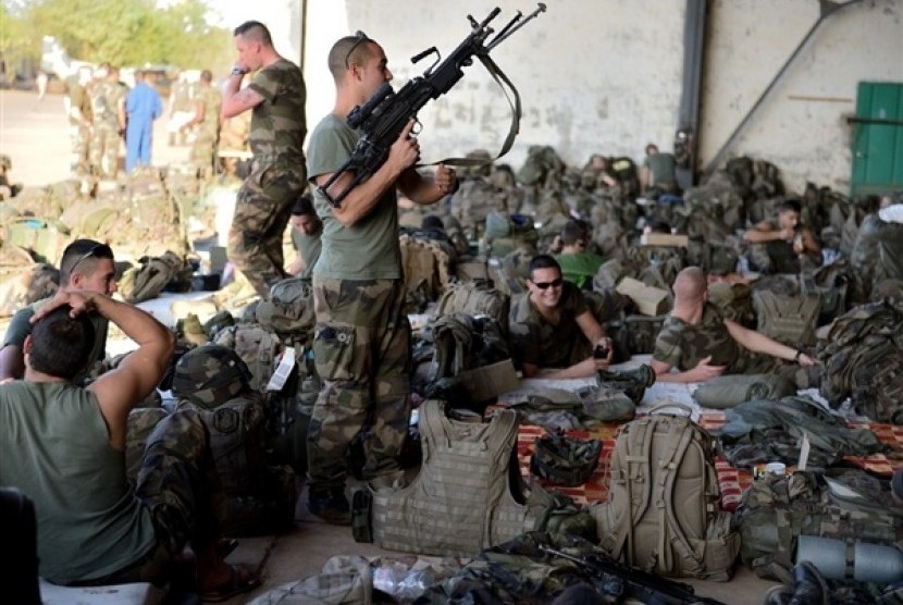 Pasukan Prancis Tewaskan Pemimpin Alqaidah di Mali. Pasukan Prancis yang berada di Mali