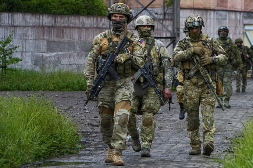 Pemerintah Ukraina meminta lebih banyak bantuan dari Barat pada Jumat (10/6/2022) dengan memohon pengiriman senjata yang lebih cepat untuk menahan serbuan pasukan Rusia yang bersenjata lebih baik. 
