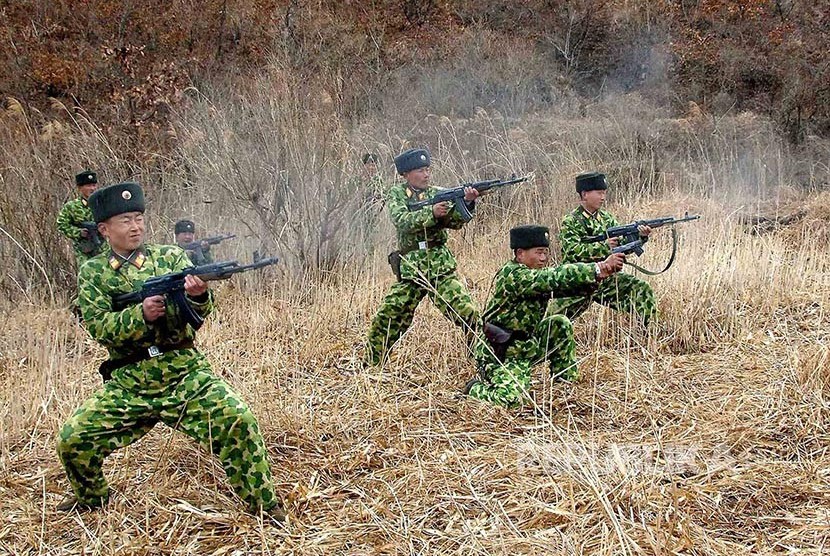Pasukan Tentara Rakyat Korea Utara mengikuti prose latihan militer yang dipimpin langsung oleh pemimpin Korea Utara Kim Jong Un. Korut mengecam Korsel atas latihan militer baru-baru ini. Ilustrasi.