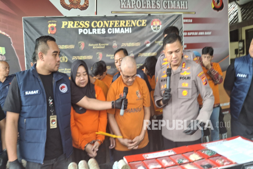 Pasutri Asal Kota Bandung Diamankan Satuan Reserse Narkoba Polres Cimahi Usai Mengedarkan Narkotika Jenis Ganja.