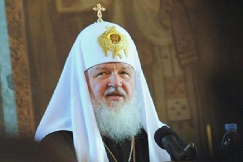 Kepala Gereja Ortodoks Rusia, Patriark Kirill, telah memberikan dukungan antusias terhadap invasi Rusia ke Ukraina. Kirill mengatakan, perlawanan Rusia ini sebagai benteng melawan Barat.