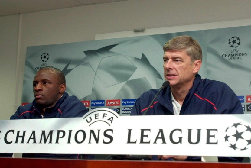 Patrick Vieira (kiri) saat masih menjadi pemain Arsenal di bawah asuhan pelatih Arsene Wenger.