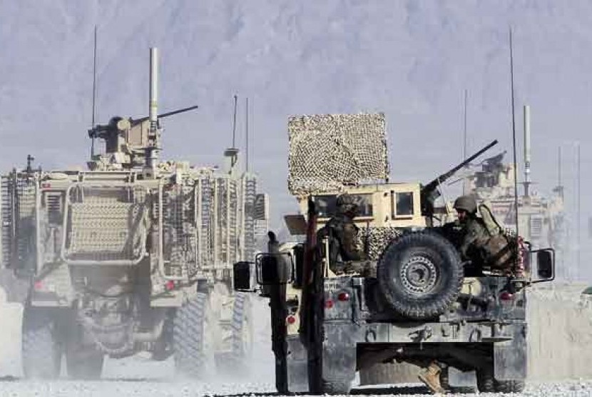 Patroli kendaraan tempur di Afganistan.