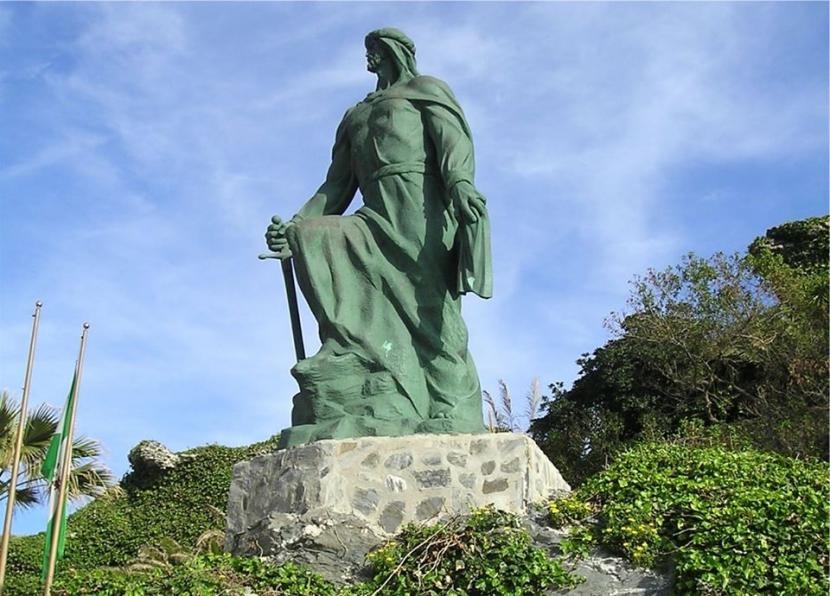 Patung Abdurrahman Ad Dakhil di Almunecar, Spanyol