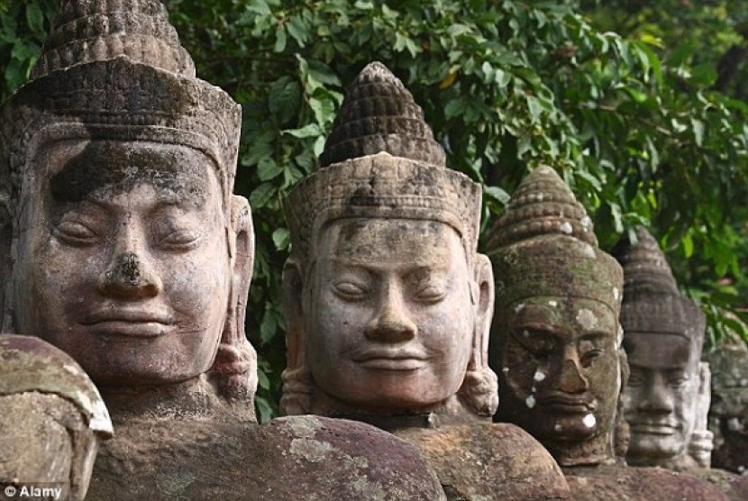 Patung Buddha di Angkor Watt