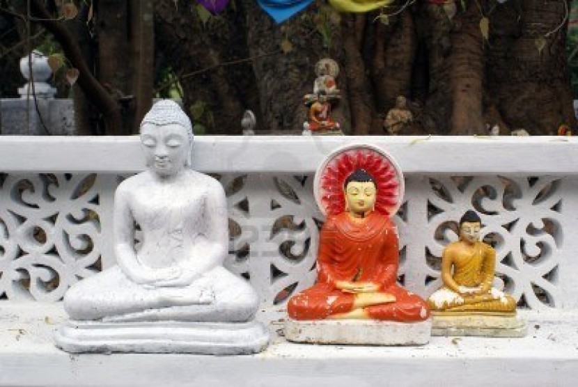 Patung Budha di sebuah kuil di dekat jalan di Sri Lanka (ilustrasi)