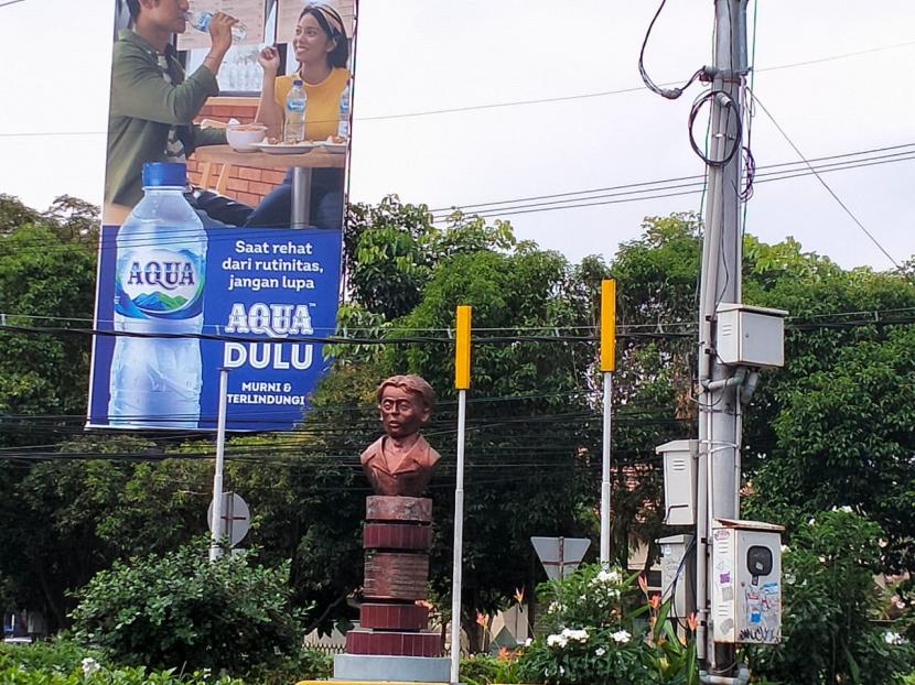 Patung Chairil Anwar di kawasan Kayutangan, Kota Malang, Jawa Timur (Jatim).