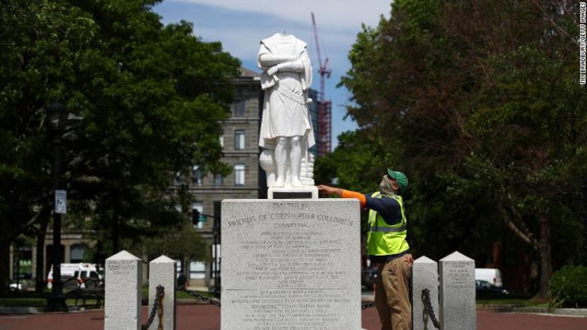 Patung Christopher Columbus di Boston yang kepalanya dipenggal.