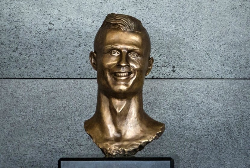 Patung Cristiano Ronaldo.