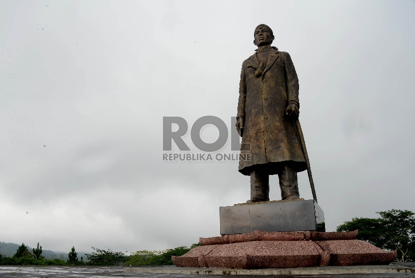 Patung Jenderal Soedirman di Pacitan.