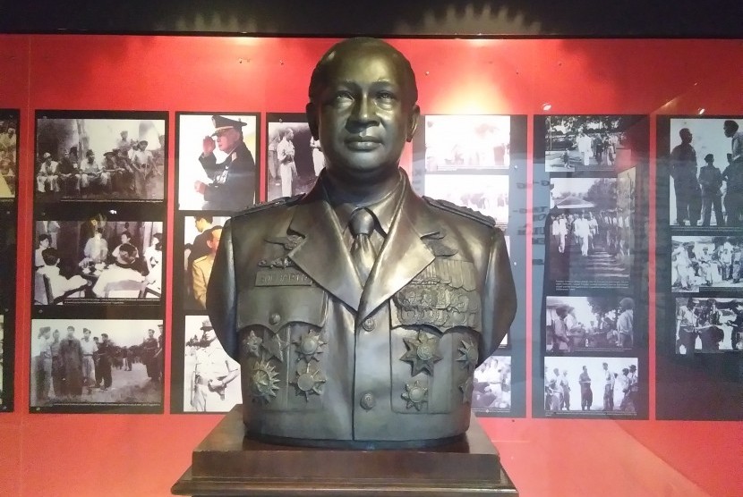 Patung Jenderal Soeharto di Museum Satria Mandala.