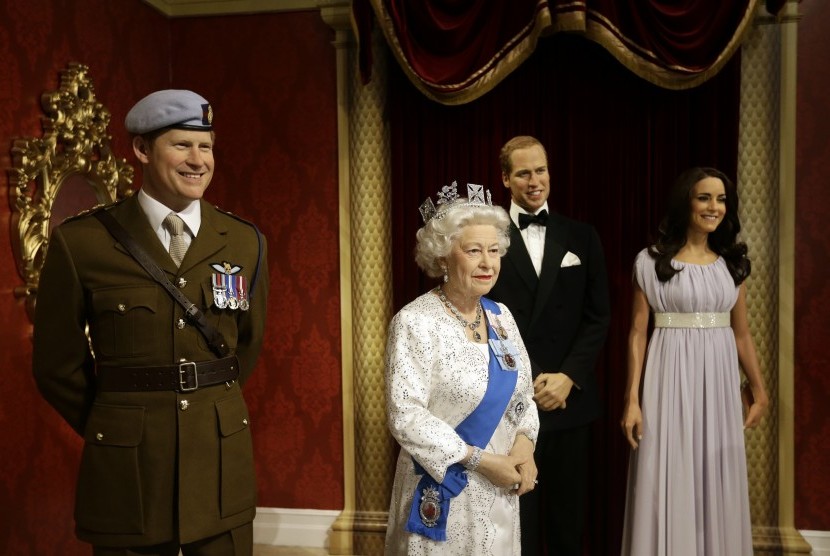 Patung lilin Pangeran Harry bersama anggota kerajaan Inggris lainnya di Madame Tussaud New York.