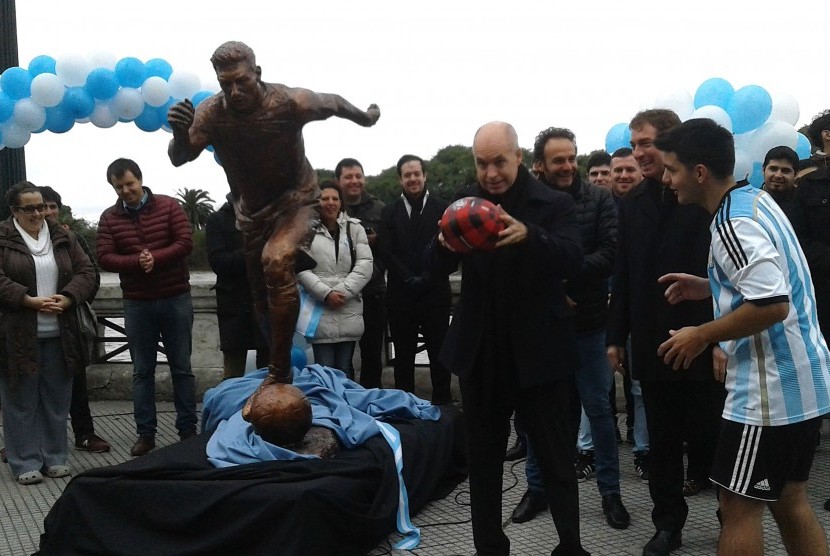 Patung Lionel Messi di kota Buenos Aires, Argentina.