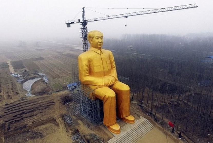 Patung raksasa Mao Zedong di Cina