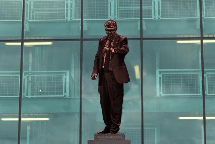 Patung Sir Alex Ferguson di Old Trafford.