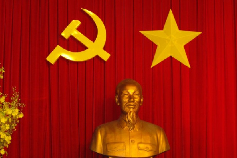 Patung tokoh komunis Vietnam Ho Chi Minh.