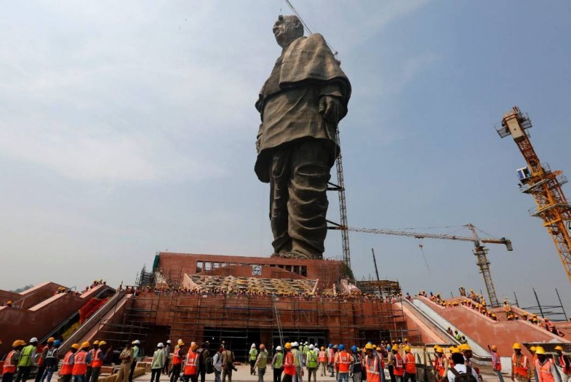 Patung tokoh nasionalis India, Sardar Vallabhbhai Patel yang diklaim akan menjadi patung tertinggi di dunia.