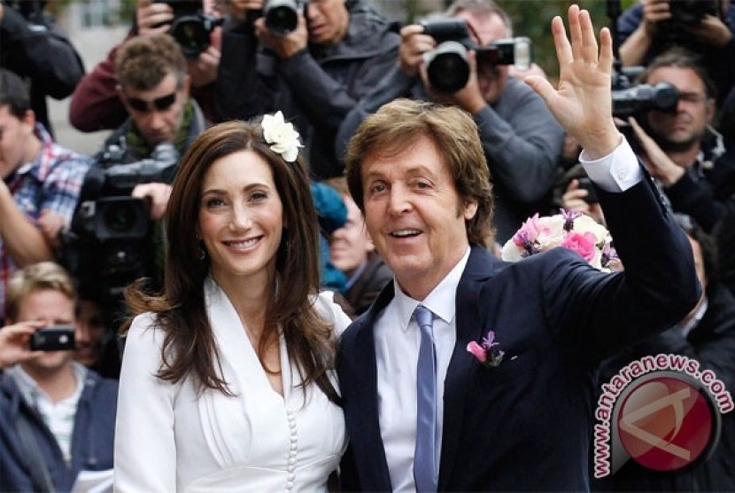 Paul McCartney dan istrinya