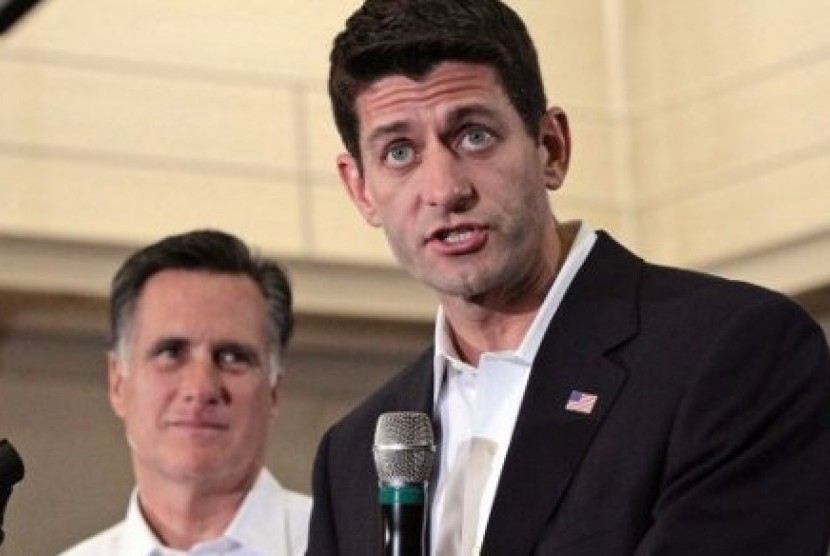 Paul Ryan (berjas) calon wakil presiden pasangan capres AS, Mitt Romney dari Partai Republik.