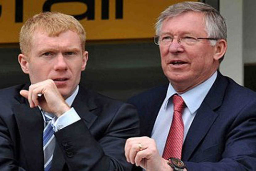 Paul Scholes dan Alex Ferguson (kanan).