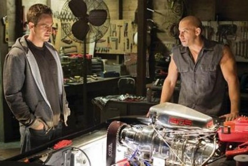 Paul Walker (kiri) dan Vin Diesel terlihat di potongan adegan dalam Fast & Furious yang dirilis oleh Universa Studiol
