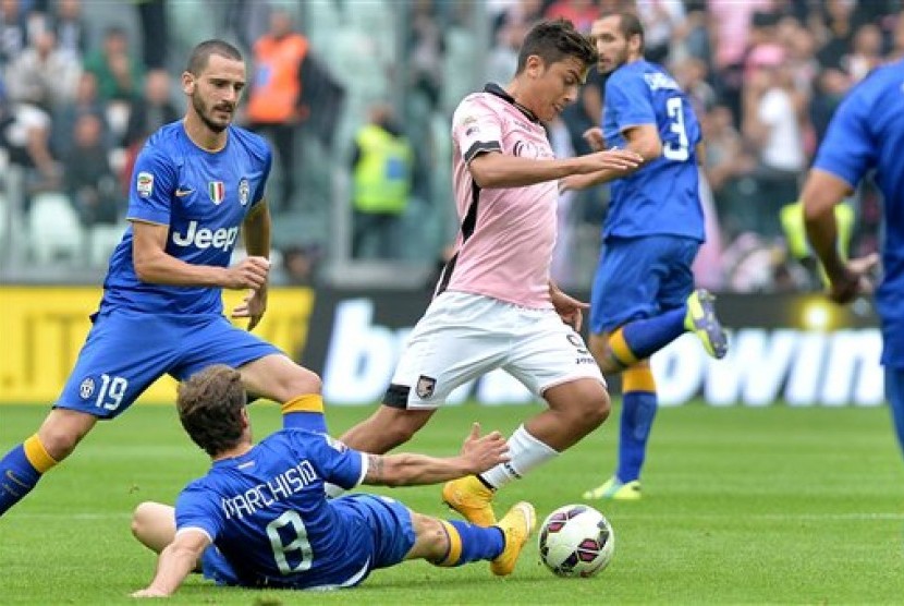 Paulo Dybala (tengah)