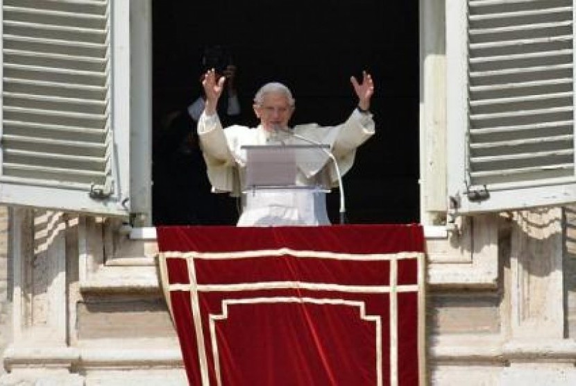 Paus Benediktus dalam pidato terakhirnya, Ahad (24/2/2012) di Vatican City. Paus Fransiskus akan memimpin upacara pemakaman Paus Benediktus XVI yang meninggal Sabtu (31/12/2022) pada usia 95 tahun.