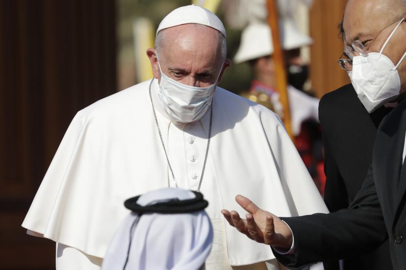 Paus Francis Jalani Operasi Usus Besar.