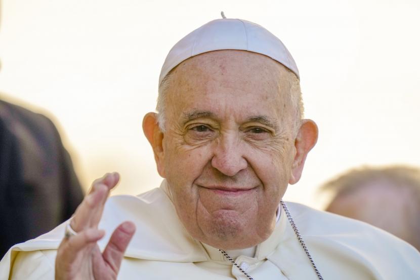 Paus Fransiskus pada Ahad (5/3/2023) mengecam keras perdagangan manusia yang beroperasi di Laut Mediterania.